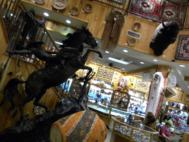 Prof. Dr. Dikova: Shops with souvenirs in the center of Phoenix, Arizona, 2012